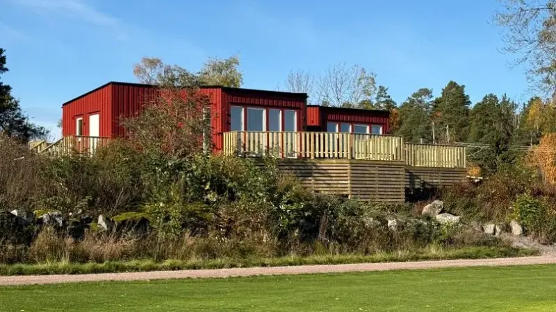 Skerike GK: Stugor vid Golfbanan med Mobila Hus